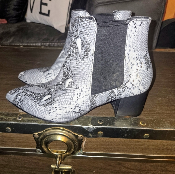 Metaphor animal print ankle booties womens size 9 - Picture 4 of 7